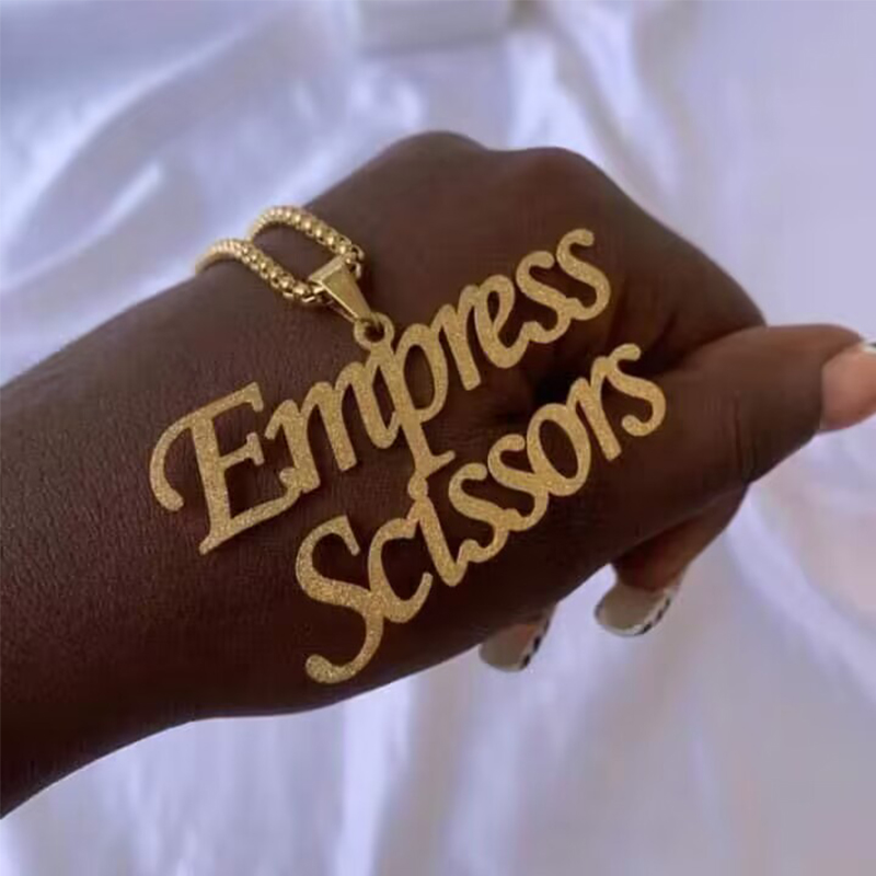 Women Fashion Names - Collier Personnalisé avec Nom Givré pour